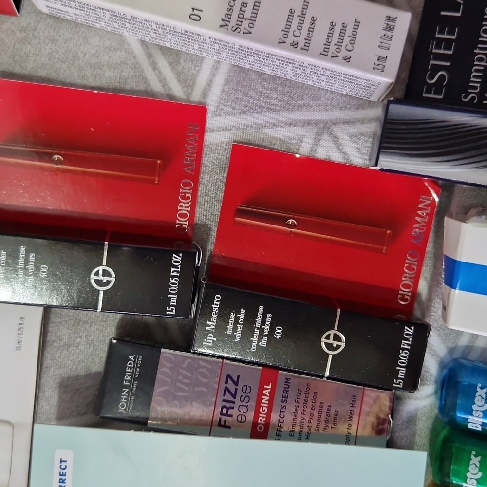 Huge designer sample bundle. 31 new items. RITUALS, CLARINS, MAC, NARS, ARMANI, - Picture 9 of 12